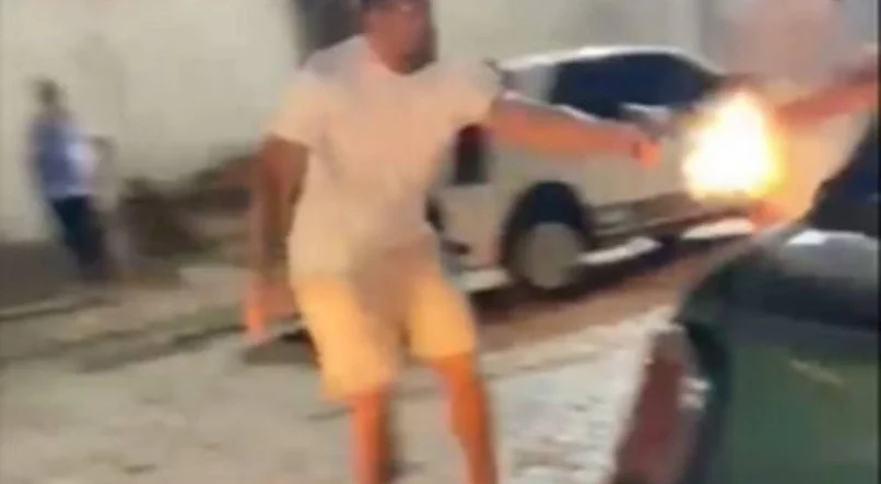 A investigação conduzida pela Polícia Civil apontou que o acusado tinha uma rixa pessoal com Lázaro Maciel, motivada pela oposição da vítima ao relacionamento que o acusado mantinha com uma de suas filhas/Foto: Reprodução A investigação conduzida pela Polícia Civil apontou que o acusado tinha uma rixa pessoal com Lázaro Maciel, motivada pela oposição da vítima ao relacionamento que o acusado mantinha com uma de suas filhas/Foto: Reprodução