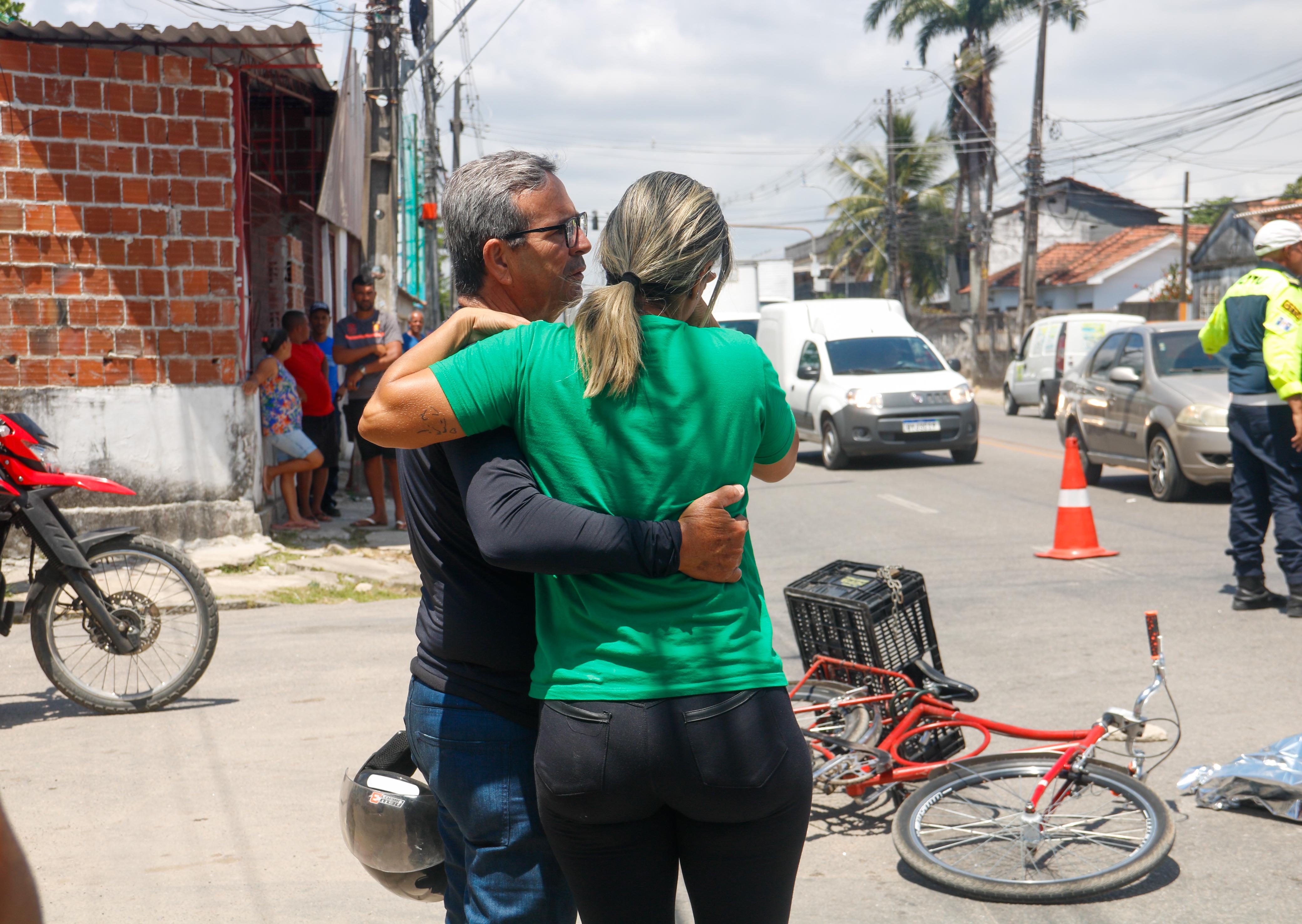 Família de ciclista atropelado