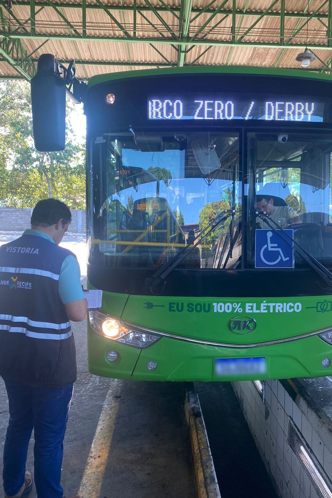 Ônibus elétrico está em fase de testes/Foto: Paulo Maciel/ Grande Recife Consórcio Ônibus elétrico está em fase de testes/Foto: Paulo Maciel/ Grande Recife Consórcio