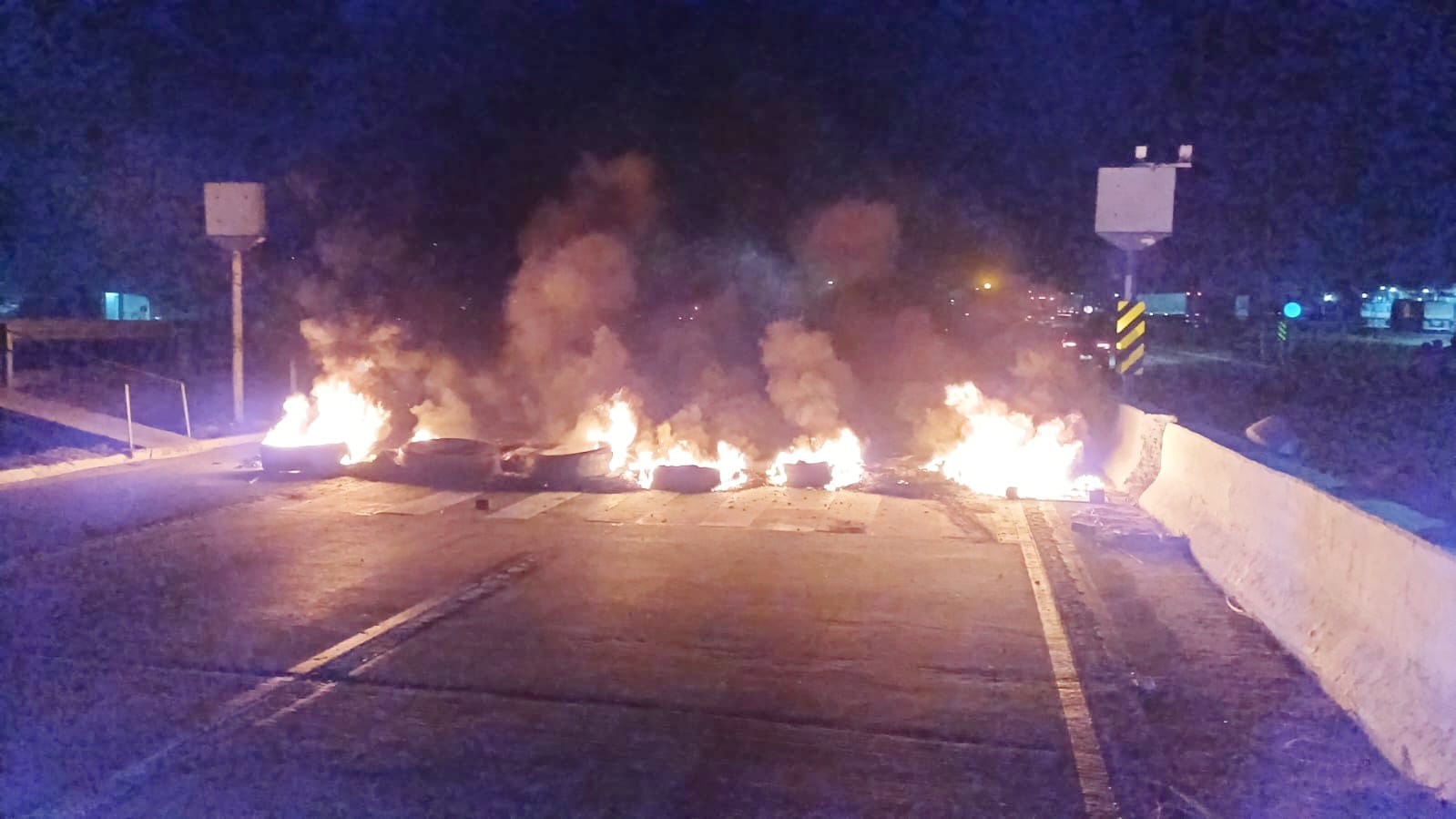 A PRF destacou que um acordo foi feito e que a via deve ser liberada em breve/Foto: Reprodução/PRF A PRF destacou que um acordo foi feito e que a via deve ser liberada em breve/Foto: Reprodução/PRF