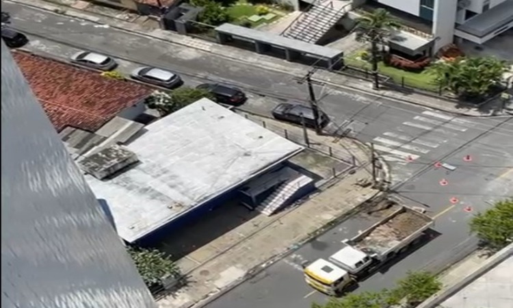 Moradores próximos do local relataram que dava para escutar o barulho do vazamento de gás das suas residências/Foto: Reprodução/Redes Sociais Moradores próximos do local relataram que dava para escutar o barulho do vazamento de gás das suas residências/Foto: Reprodução/Redes Sociais
