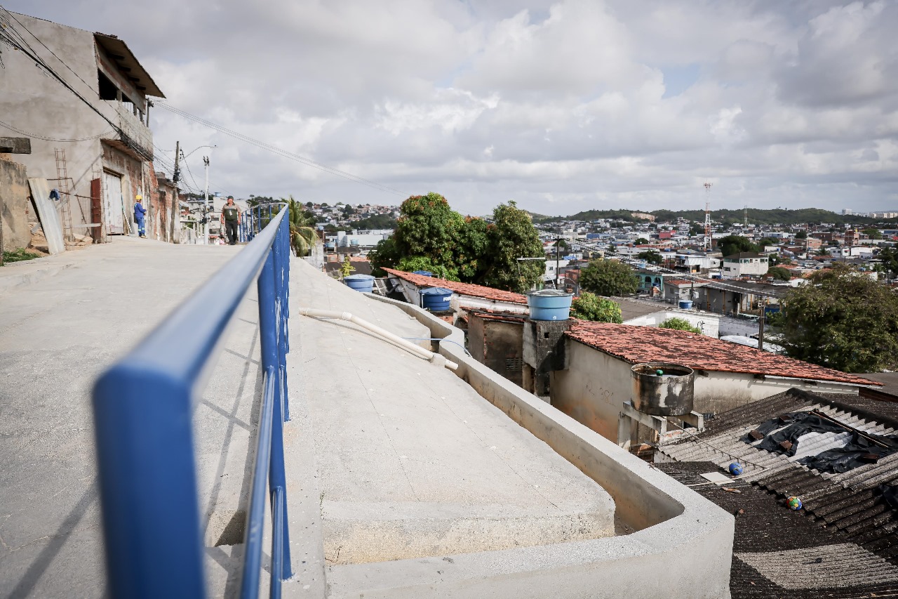 Obra de encosta está em fase de conclusão/Foto: Prefeitura do Recife
