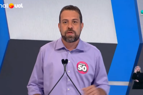 Em segunda entrevista, devido a desist&ecirc;ncia do opositor, Ricardo Nunes (MDB), Boulos fala sobre apag&atilde;o, jogo pol&iacute;tico, sa&uacute;de e celular nas escolas/Cr&eacute;dito: Reprodu&ccedil;&atilde;o/Folha de S.Paulo