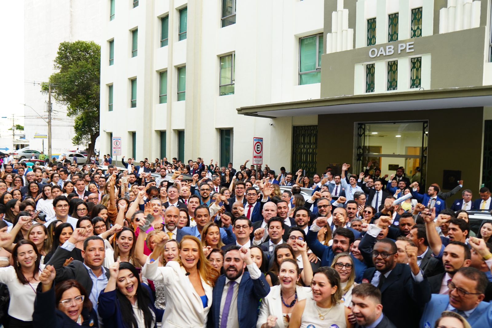 Antes de formalizar a candidatura, Almir e Fernando se reuniram com os apoiadores e discursaram sobre a importância de trazer renovação e representatividade para presidência da OAB-PE/Foto: Divulgação
