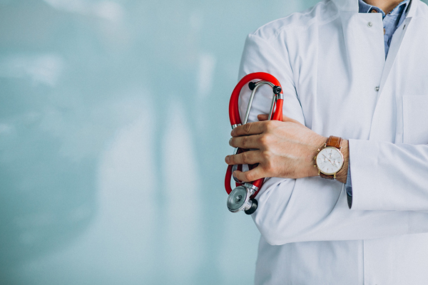 18 de outubro é comemorado o dia do médico/Crédito: Freepik
