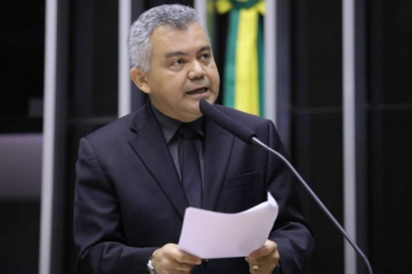 Deputado Cleber Verde (MDB-A), relator da matéria, recomendou a aprovação da proposta de Rossi/Crédito: Mario Agra / Câmara dos Deputados Deputado Cleber Verde (MDB-A), relator da matéria, recomendou a aprovação da proposta de Rossi/Crédito: Mario Agra / Câmara dos Deputados