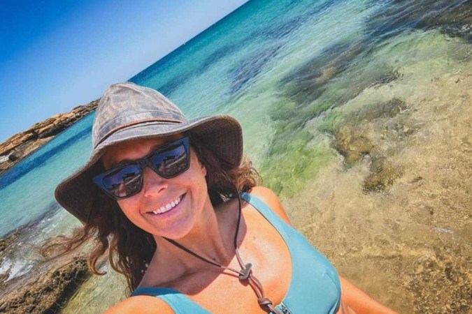 Giulia Manfrini, 36, foi atingida no peito por um peixe-espada que saltou da água e a feriu no peito/Foto: Reprodução/Redes sociais Giulia Manfrini, 36, foi atingida no peito por um peixe-espada que saltou da água e a feriu no peito/Foto: Reprodução/Redes sociais