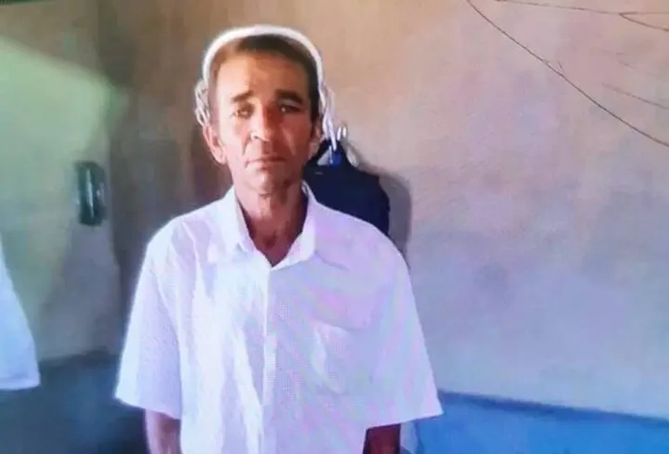 Rosildo passou dois dias foragido e morreu após ser atingido em confronto com a Polícia Militar. Durante a abordagem policial, o acusado reagiu, foi ferido e socorrido para uma unidade hospitalar, mas não sobreviveu aos ferimentos/Foto: Reprodução Rosildo passou dois dias foragido e morreu após ser atingido em confronto com a Polícia Militar. Durante a abordagem policial, o acusado reagiu, foi ferido e socorrido para uma unidade hospitalar, mas não sobreviveu aos ferimentos/Foto: Reprodução