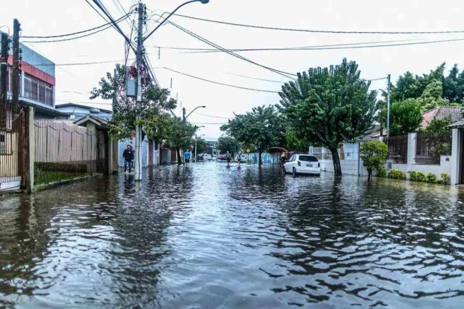 Enchentes que atingiram o Rio Grande do Sul no começo deste ano deixaram um rastro de destruição e marcaram a história do país/foto: Reprodução/Redes Sociais Enchentes que atingiram o Rio Grande do Sul no começo deste ano deixaram um rastro de destruição e marcaram a história do país/foto: Reprodução/Redes Sociais