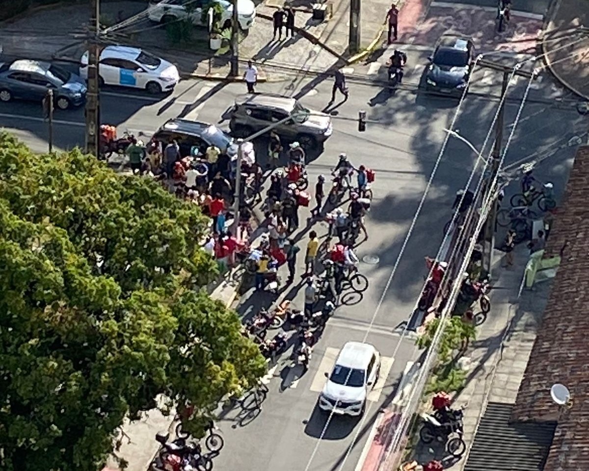 As agressões ocorreram nas proximidades de uma academia privada localizada na avenida/Foto: Reprodução/Whatsapp As agressões ocorreram nas proximidades de uma academia privada localizada na avenida/Foto: Reprodução/Whatsapp