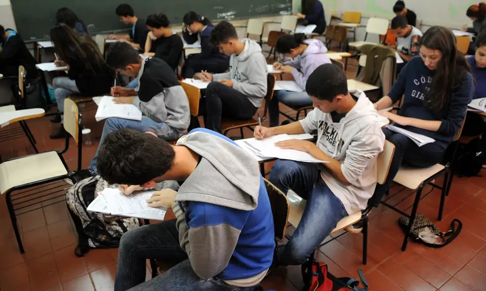 O Pé-de-Meia %u202Fé um programa%u202Fde%u202Fincentivo financeiro-educacional, na modalidade%u202Fde%u202Fpoupança,%u202Fdestinado a promover a permanência e a conclusão escolar%u202Fde%u202Fpessoas%u202Fmatriculadas no ensino médio público/Foto: Gabriel Jabur/Agência Brasília O Pé-de-Meia %u202Fé um programa%u202Fde%u202Fincentivo financeiro-educacional, na modalidade%u202Fde%u202Fpoupança,%u202Fdestinado a promover a permanência e a conclusão escolar%u202Fde%u202Fpessoas%u202Fmatriculadas no ensino médio público/Foto: Gabriel Jabur/Agência Brasília