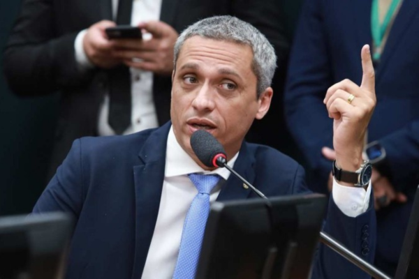 O parlamentar é alvo de uma operação da corporação que cumpre 19 mandados de busca e apreensão nesta sexta-feira (25/10)/Crédito: Mario Agra/Agência Câmara