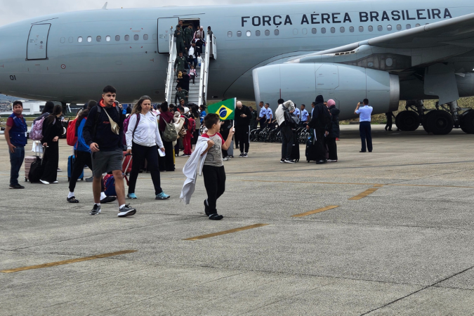 Ao todo, j&aacute; foram resgatados 1.877 brasileiros e 21 animais de estima&ccedil;&atilde;o/foto: Divulga&ccedil;&atilde;o/FAB