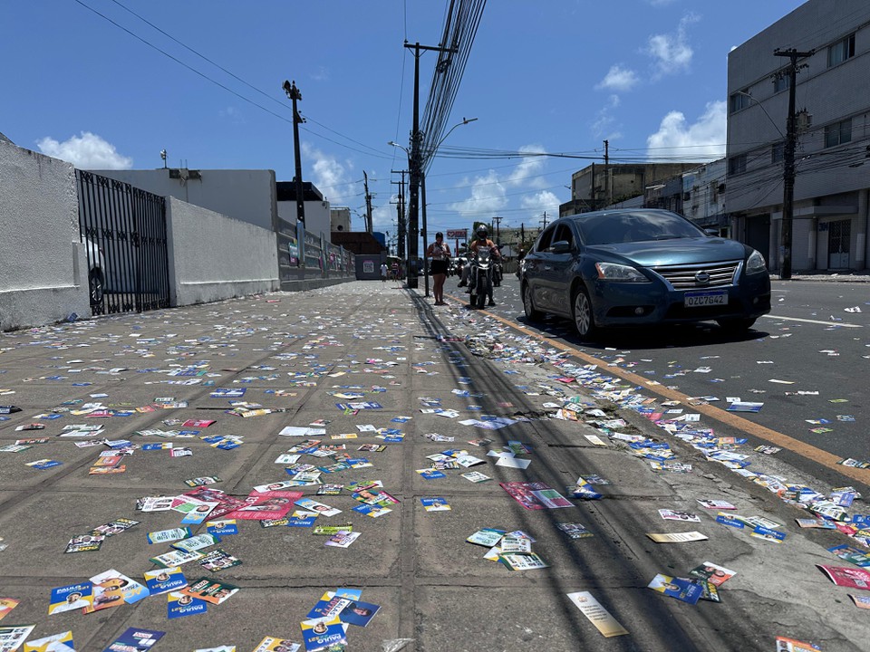 Derrame de santinhos é um problema em eleições/Foto: Arquivo Derrame de santinhos é um problema em eleições/Foto: Arquivo