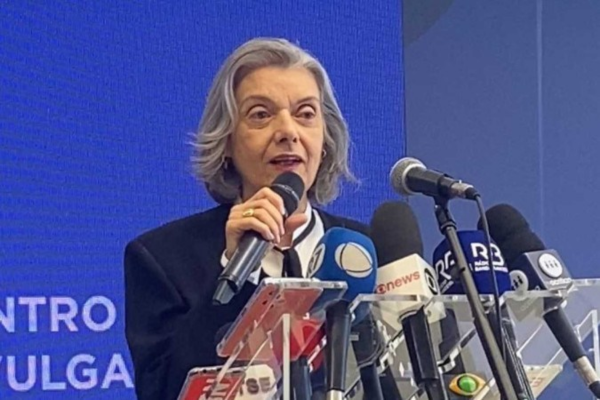 Para ministra Cármen Lúcia, eleição transcorreu de maneira relativamente tranquila, com poucas ocorrências