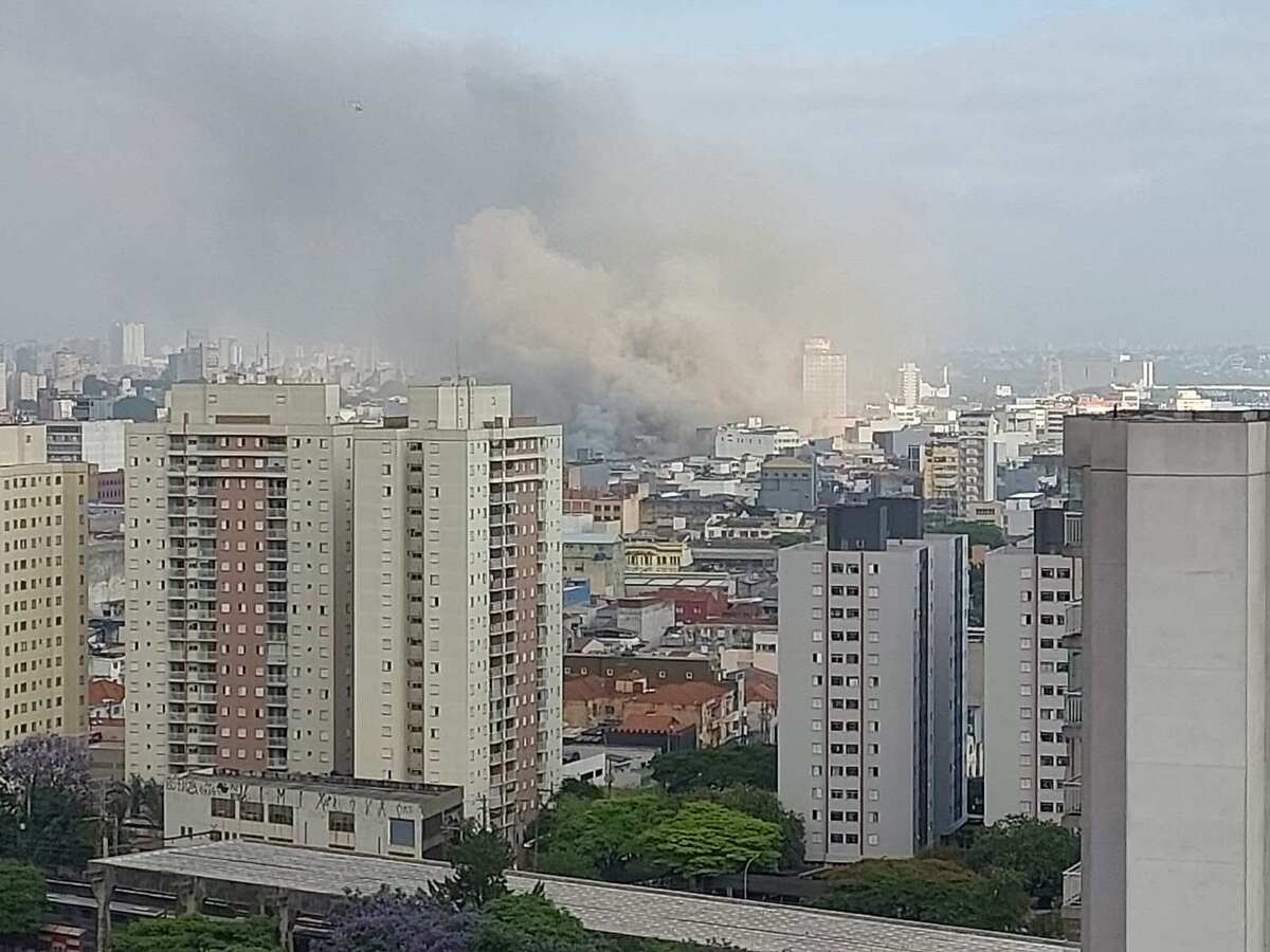 /Incêndio em prédio no Brás, em São Paulo - (crédito: Crédito: X/@BRICScitizen)