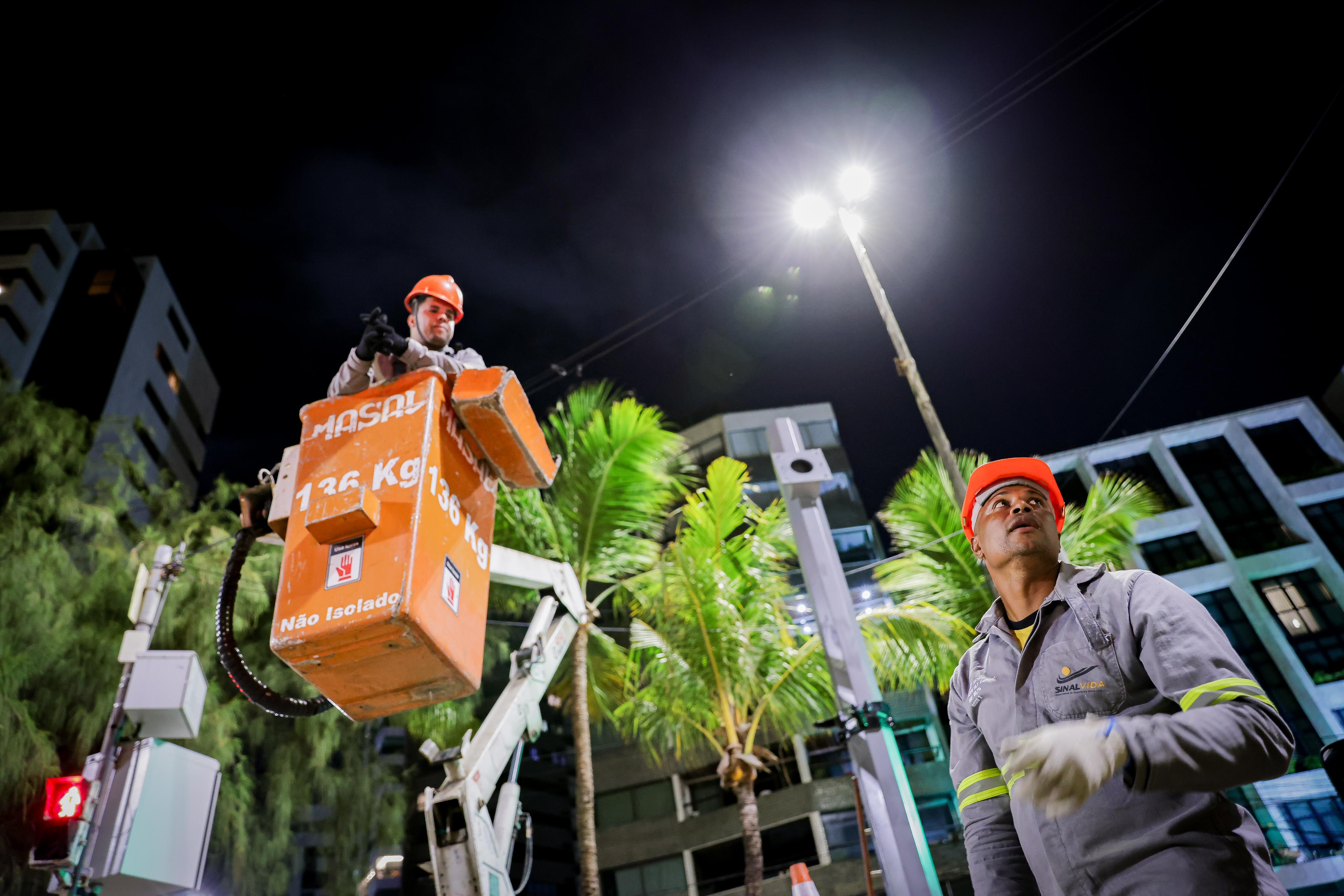 Pórticos de sinais estão sendo trocados/Foto: Prefeitura do Recife Pórticos de sinais estão sendo trocados/Foto: Prefeitura do Recife