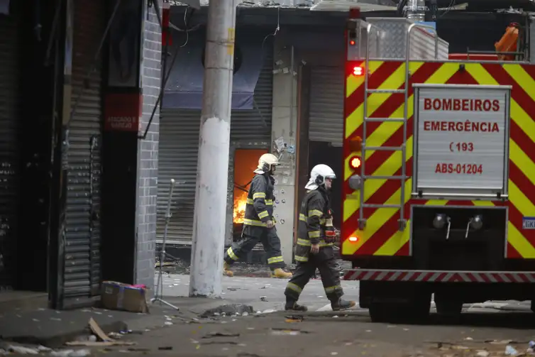 Incêndio de grandes proporções atingiu shopping na região do Brás, em São Paulo/foto: Paulo Pinto/Agência Brasil Incêndio de grandes proporções atingiu shopping na região do Brás, em São Paulo/foto: Paulo Pinto/Agência Brasil
