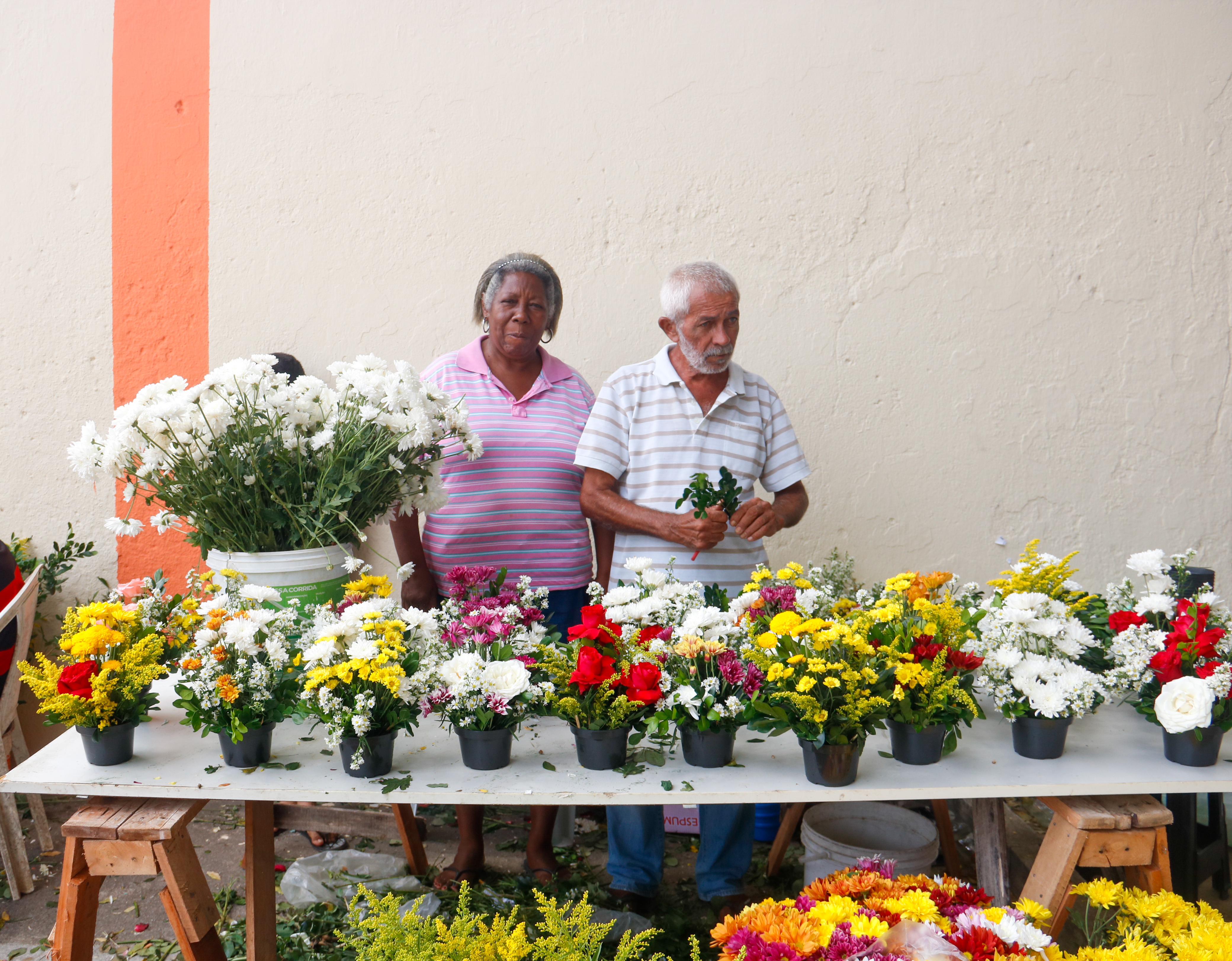Comerciantes apostam na venda de flores