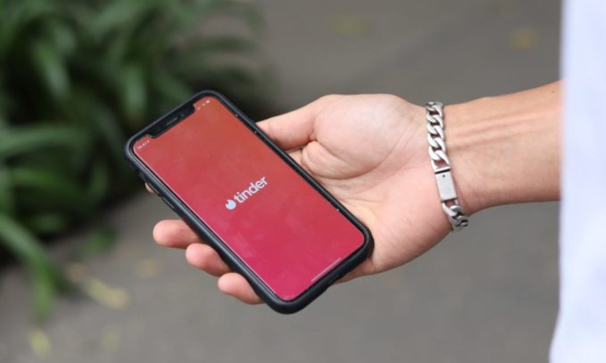 Usuário pagou a assinatura do Tinder Boost, que impulsiona o perfil em determinado período de tempo/foto: Unsplash Usuário pagou a assinatura do Tinder Boost, que impulsiona o perfil em determinado período de tempo/foto: Unsplash