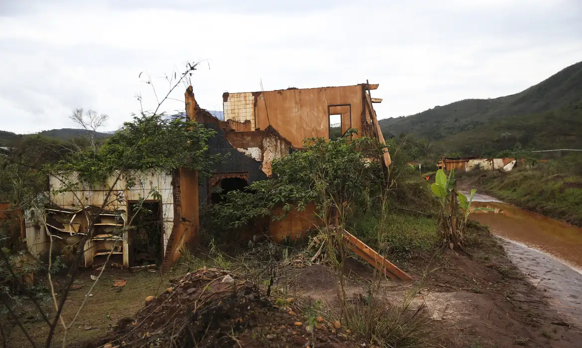 A barragem se rompeu em 5 de novembro de 2015/foto: José Cruz/Agência Brasil A barragem se rompeu em 5 de novembro de 2015/foto: José Cruz/Agência Brasil