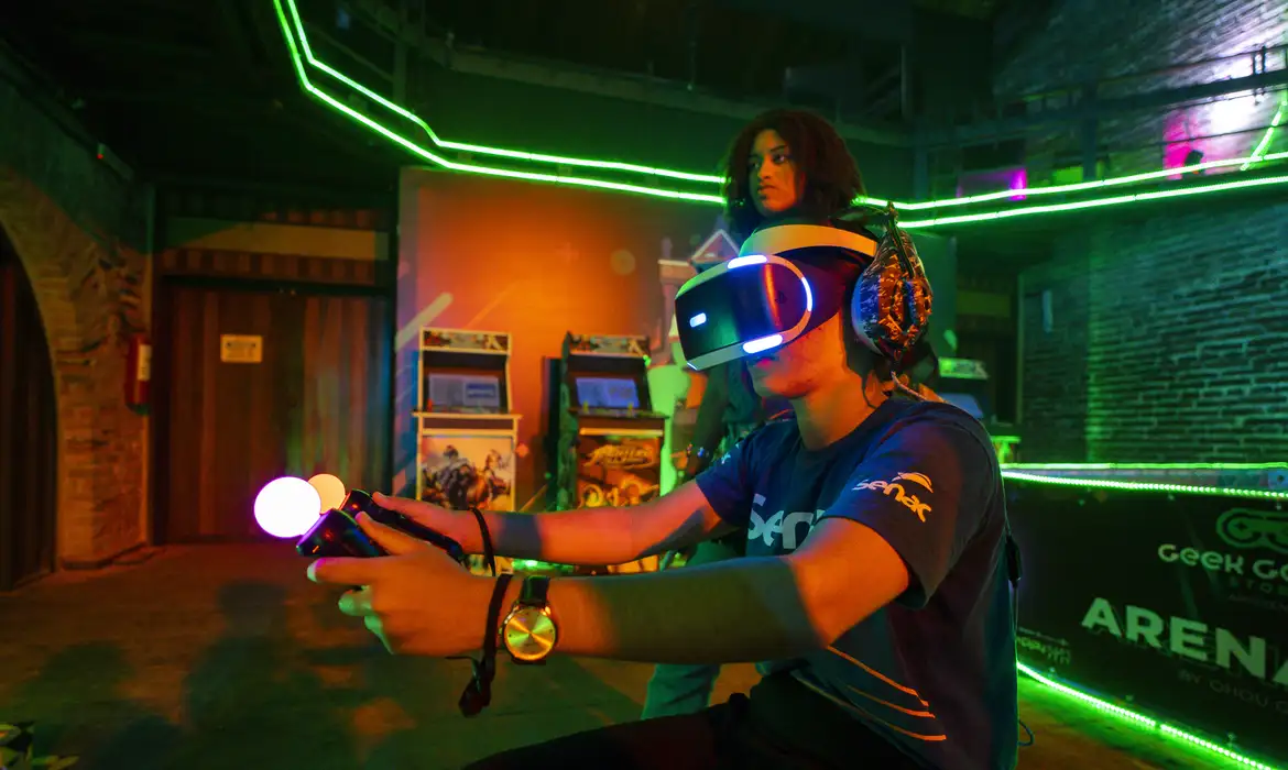 Neste final de semana, milhares de pessoas devem passar pelo local para vivenciar experiências únicas através de jogos, palestras, exposições e até mesmo aulões para o Exame Nacional do Ensino Médio (Enem)/Foto: Vicktor Feitosa/Festival REC'N'Play/Divulgação Neste final de semana, milhares de pessoas devem passar pelo local para vivenciar experiências únicas através de jogos, palestras, exposições e até mesmo aulões para o Exame Nacional do Ensino Médio (Enem)/Foto: Vicktor Feitosa/Festival REC'N'Play/Divulgação