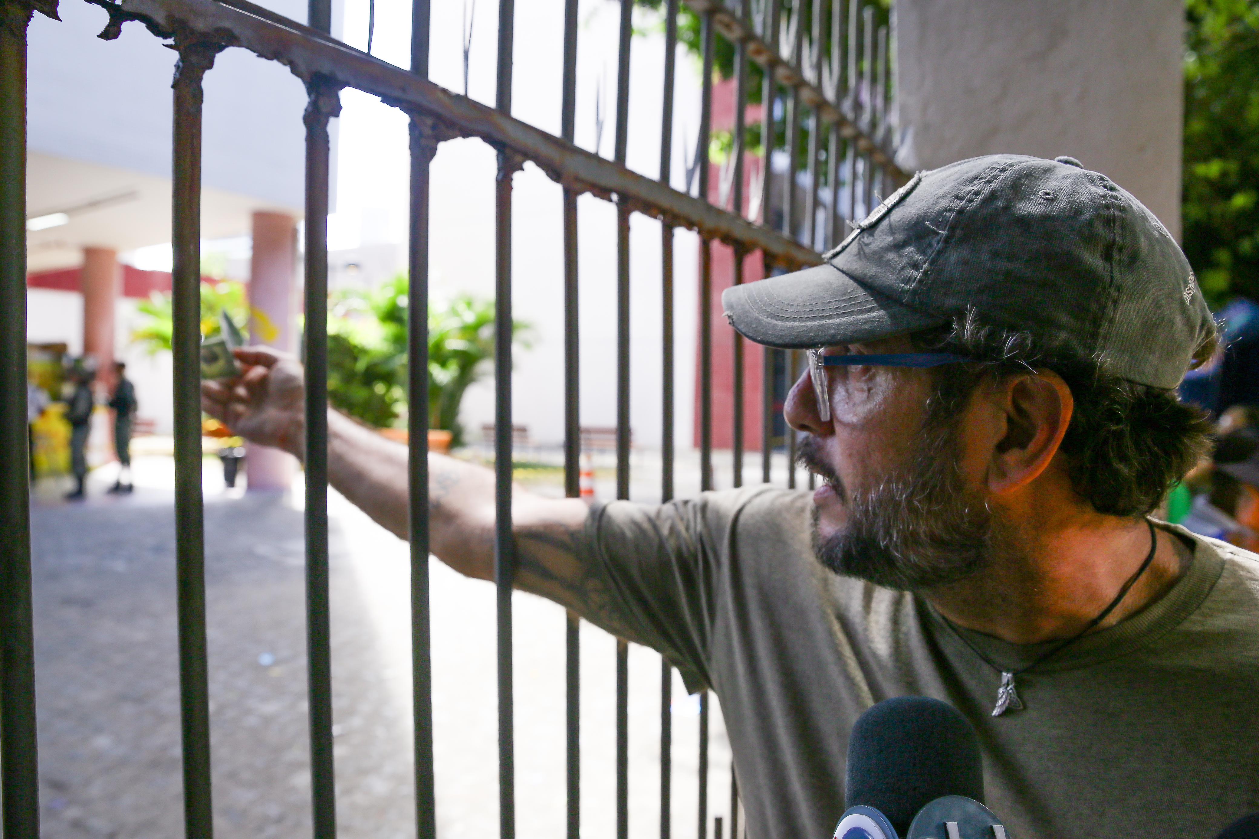 André, pai de Enzo, ainda tentou levar documento. mas não deu tempo/Foto: Rafael Vieira/DP André, pai de Enzo, ainda tentou levar documento. mas não deu tempo/Foto: Rafael Vieira/DP