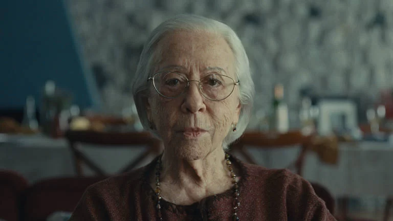 /Fernanda Montenegro faz uma participação marcante no epílogo do filme. /Fernanda Montenegro faz uma participação marcante no epílogo do filme.