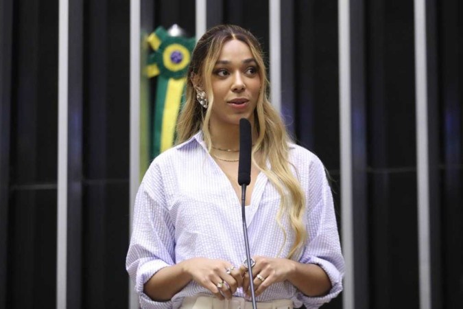 Erika Hilton defendeu que redução da escala de trabalho é benéfica para a produtividade do trabalhador e para a economia brasileira/foto: Zeca Ribeiro / Câmara dos Deputados Erika Hilton defendeu que redução da escala de trabalho é benéfica para a produtividade do trabalhador e para a economia brasileira/foto: Zeca Ribeiro / Câmara dos Deputados