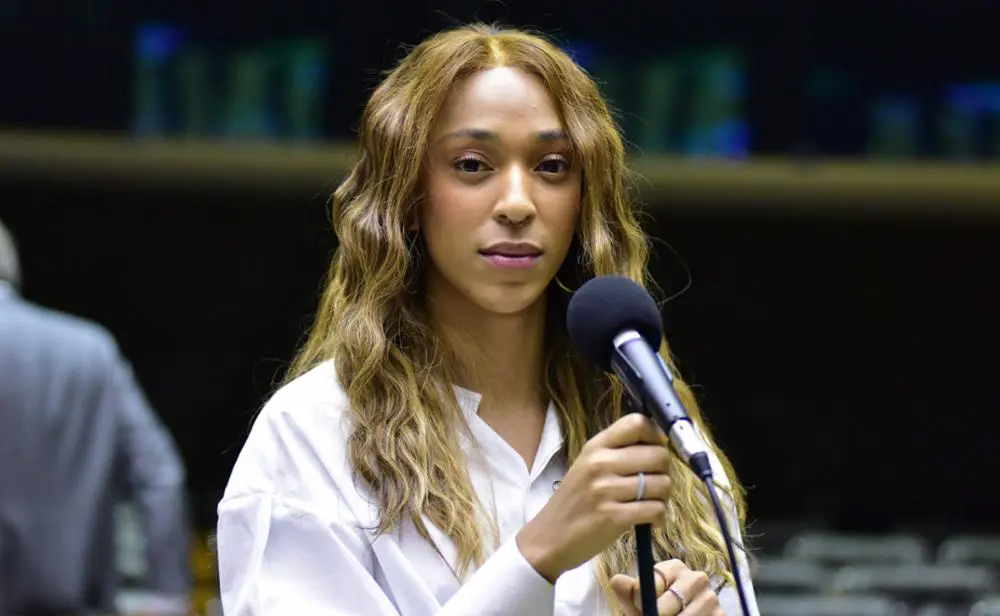 Autora da PEC quer quer acabar com a escala 6×1, a deputada Erika Hilton (PSOL-SP)/foto: Divulgação Autora da PEC quer quer acabar com a escala 6×1, a deputada Erika Hilton (PSOL-SP)/foto: Divulgação