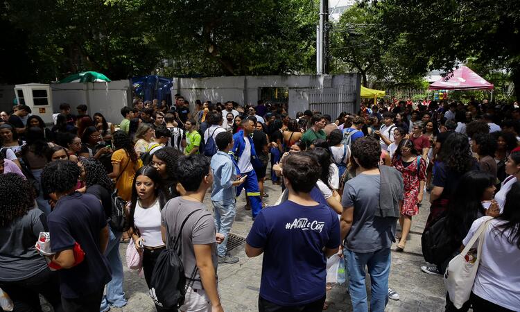 O número supera em 20,2 mil estudantes o total de inscritos pernambucanos que fizeram as provas do segundo dia do Enem em 2023, quando houve o registro de 152,7 mil alunos/Foto: Rafael Vieira/DP foto O número supera em 20,2 mil estudantes o total de inscritos pernambucanos que fizeram as provas do segundo dia do Enem em 2023, quando houve o registro de 152,7 mil alunos/Foto: Rafael Vieira/DP foto