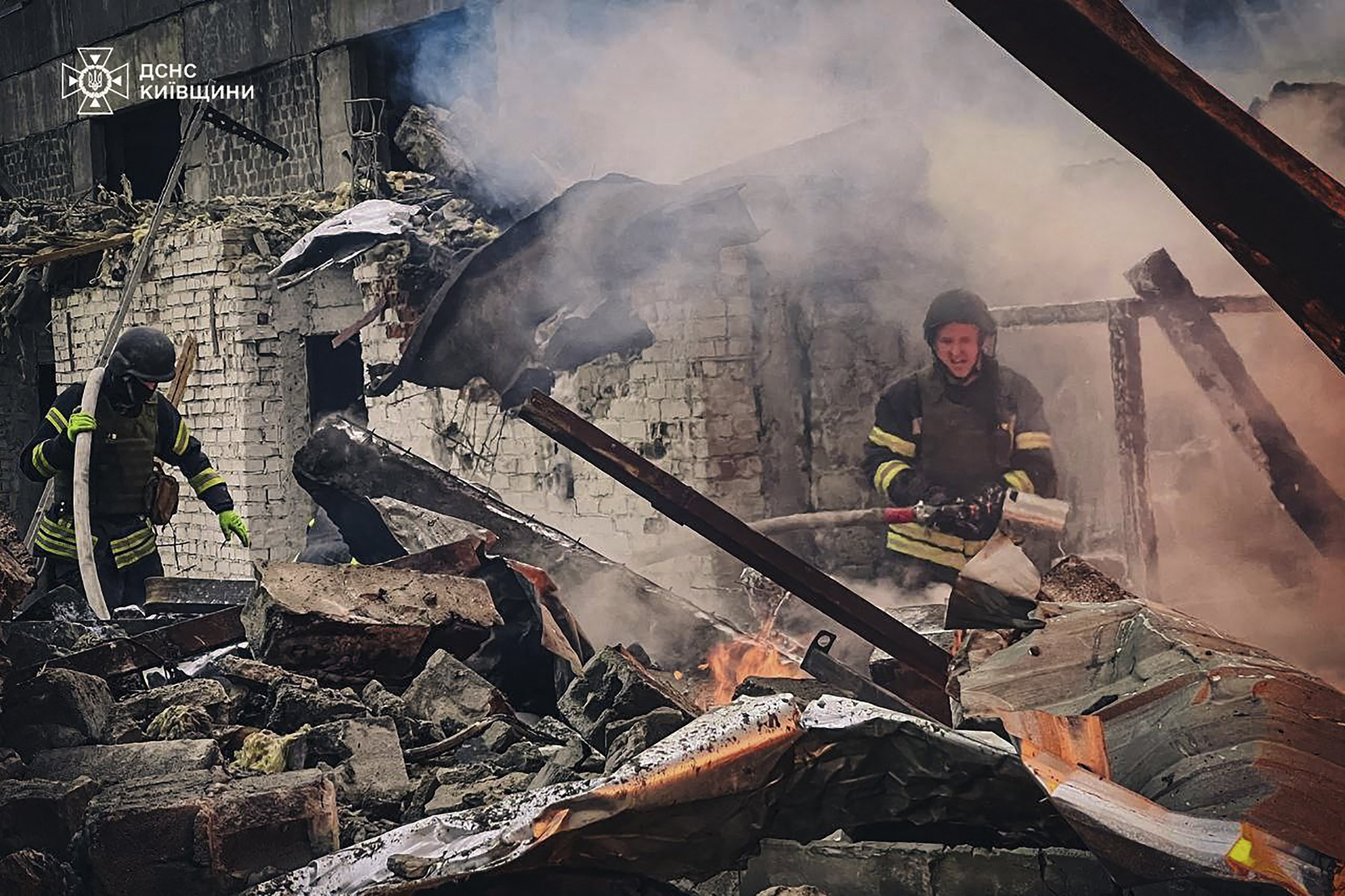 Ataque aéreo russo na Ucrânia/foto: HANDOUTU/kraine Emergency Service/AFP Ataque aéreo russo na Ucrânia/foto: HANDOUTU/kraine Emergency Service/AFP