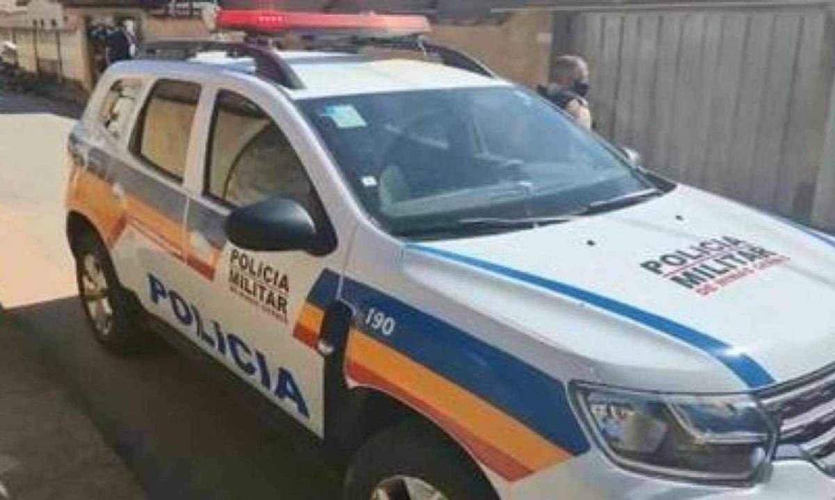 Policiais verificaram as imagens de câmeras de segurança, que desmentiram versão inicial dos pais do bebê/Foto: PMMG Policiais verificaram as imagens de câmeras de segurança, que desmentiram versão inicial dos pais do bebê/Foto: PMMG