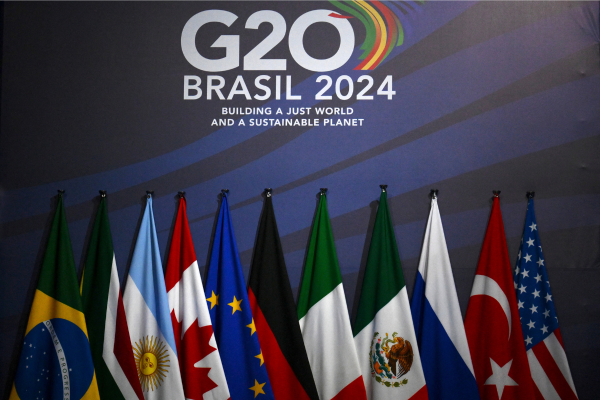 O Brasil reafirmou no sábado que os países emergentes se recusam a contribuir para o financiamento climático/Crédito: LUIS ROBAYO/AFP O Brasil reafirmou no sábado que os países emergentes se recusam a contribuir para o financiamento climático/Crédito: LUIS ROBAYO/AFP