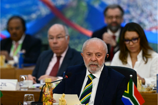 O presidente do Brasil, Luiz Inácio Lula da Silva, participa do primeiro dia da Cúpula do G20 no Rio de Janeiro/Crédito: PABLO PORCIUNCULA / AFP O presidente do Brasil, Luiz Inácio Lula da Silva, participa do primeiro dia da Cúpula do G20 no Rio de Janeiro/Crédito: PABLO PORCIUNCULA / AFP