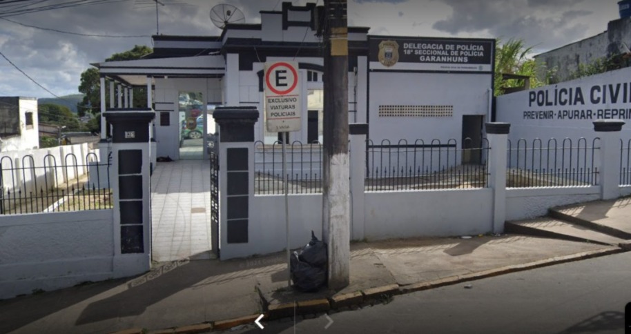O suspeito foi algemado e levado para a Delegacia Regional de Garanhuns/Foto: Reprodução/Google Street View