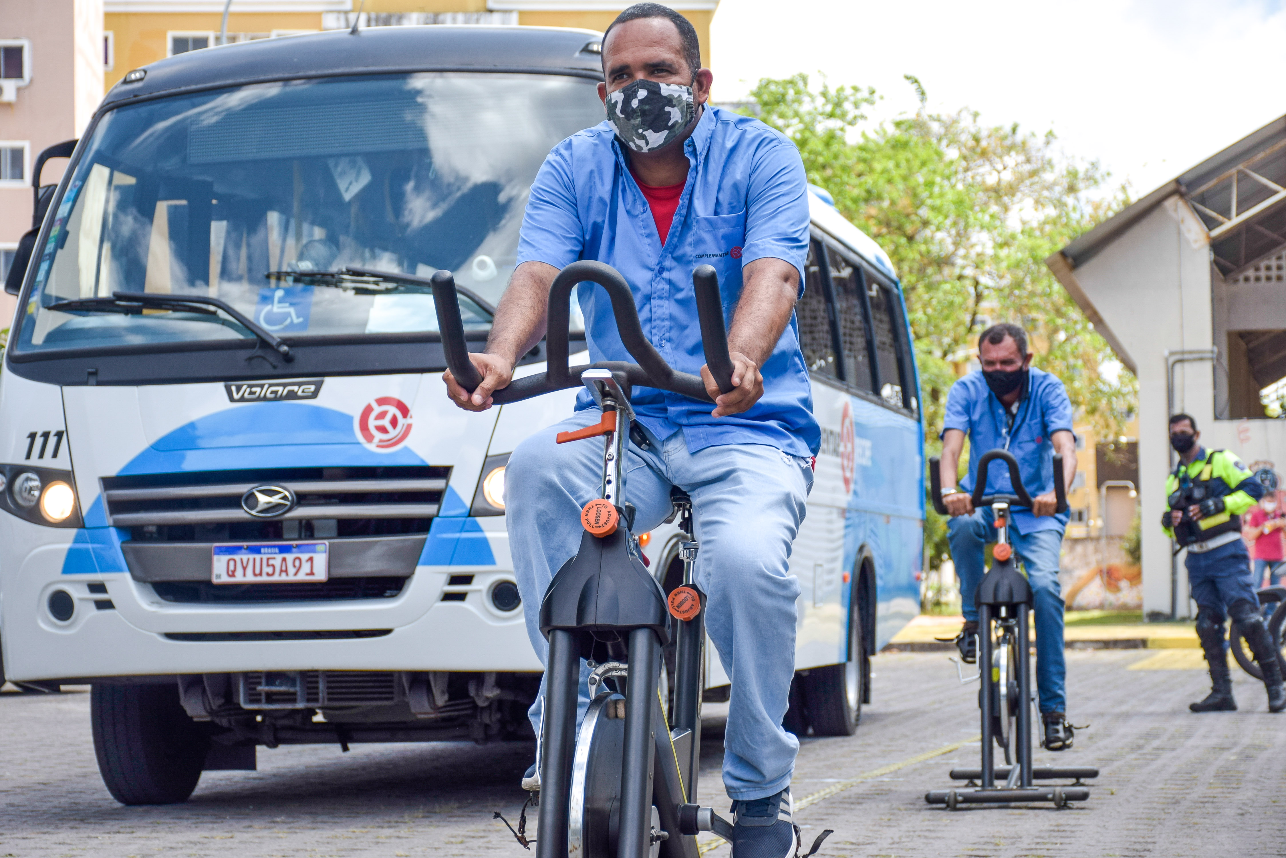 Ciclistas são alvos de acidentes no Grande Recife e esses casos tendem a ser fatais quando envolvem veículos grandes, como ônibus/Foto: Daniel Tavares/PCR Ciclistas são alvos de acidentes no Grande Recife e esses casos tendem a ser fatais quando envolvem veículos grandes, como ônibus/Foto: Daniel Tavares/PCR