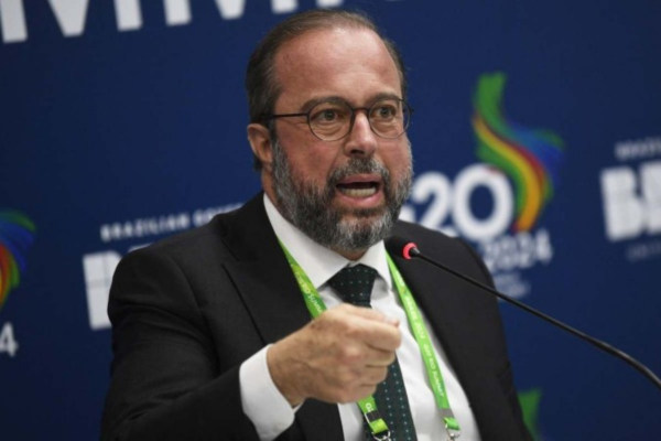 Silveira: ''Teremos mais gás, e, junto com ele, mais emprego, renda e riqueza para brasileiras e brasileiros''/Crédito: Daniel Ramalho/AFP Silveira: ''Teremos mais gás, e, junto com ele, mais emprego, renda e riqueza para brasileiras e brasileiros''/Crédito: Daniel Ramalho/AFP