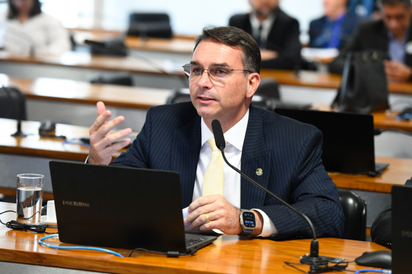 Flávio Bolsonaro explanou sua opinião no X, antigo Twitter/Crédito: Roque de Sá / Agência Senado Flávio Bolsonaro explanou sua opinião no X, antigo Twitter/Crédito: Roque de Sá / Agência Senado