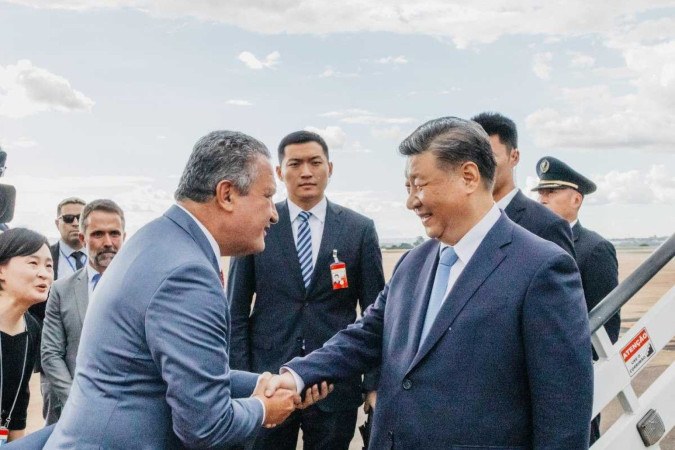 O presidente da China, Xi Jinping, desembarcou nesta terça-feira (19/11) em Brasília para uma visita de Estado e reunião bilateral com o presidente Luiz Inácio Lula da Silva (PT), amanhã (20), no Palácio da Alvorada/foto: Wagner Lopes/Casa Civil O presidente da China, Xi Jinping, desembarcou nesta terça-feira (19/11) em Brasília para uma visita de Estado e reunião bilateral com o presidente Luiz Inácio Lula da Silva (PT), amanhã (20), no Palácio da Alvorada/foto: Wagner Lopes/Casa Civil