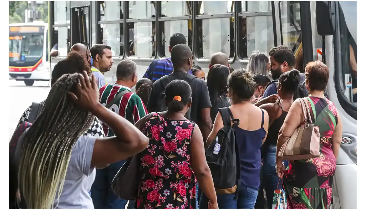 Dados revelam que a maioria dessas violências ocorreu enquanto as mulheres estavam em transporte público/Foto: Tânia Rêgo/Agência Brasil Dados revelam que a maioria dessas violências ocorreu enquanto as mulheres estavam em transporte público/Foto: Tânia Rêgo/Agência Brasil