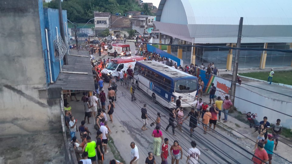 /Micro-ônibus atropelou devotos /Micro-ônibus atropelou devotos