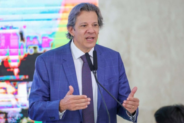 ''Fim da reunião de segunda-feira, nós estaremos prontos para divulgar. Se faremos isso na própria segunda ou na terça é uma decisão que a comunicação vai tomar'', disse Haddad/Crédito: Fabio Rodrigues-Pozzebom/Agência Brasil ''Fim da reunião de segunda-feira, nós estaremos prontos para divulgar. Se faremos isso na própria segunda ou na terça é uma decisão que a comunicação vai tomar'', disse Haddad/Crédito: Fabio Rodrigues-Pozzebom/Agência Brasil