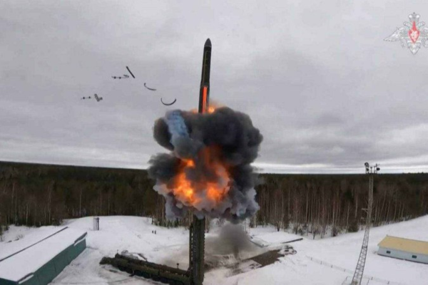 Imagem de vídeo mostra lançamento do míssil balístico de médio alcance que atingiu a região de Dnipro, na Ucrânia/Crédito: Ministério da Defesa da Rússia/AFP Imagem de vídeo mostra lançamento do míssil balístico de médio alcance que atingiu a região de Dnipro, na Ucrânia/Crédito: Ministério da Defesa da Rússia/AFP