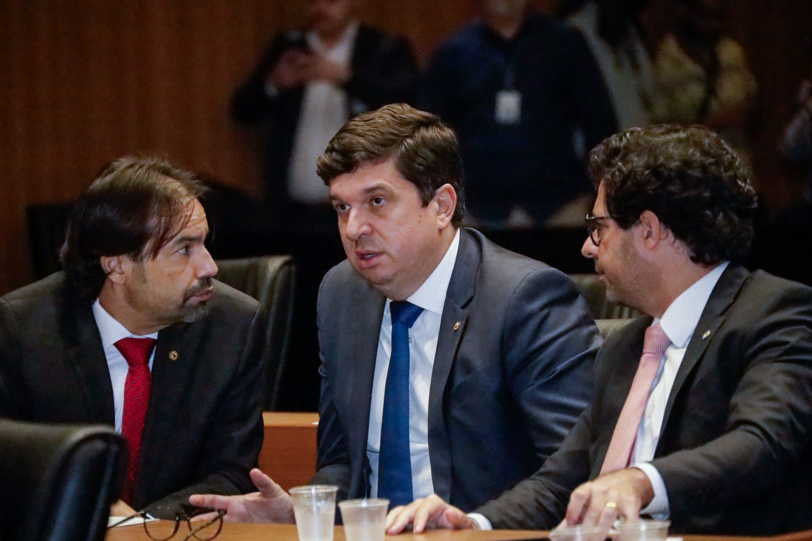 Líder da oposição Diogo Moraes (PSB) e vice-líder Rodrigo Farias (PSB) com vice-líder governista Joãozinho Tenório (PRD)/Amaro Lima/Alepe