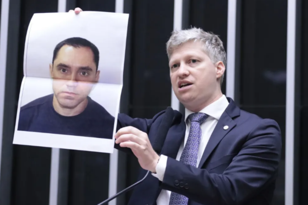Em discurso na Câmara o deputado federal Van Hattem (NOVO-RS) disse que o delegado da polícia federal, Fabio Shor tem agido como um ''bandido''/Crédito: Bruno Spada / Câmara dos Deputados Em discurso na Câmara o deputado federal Van Hattem (NOVO-RS) disse que o delegado da polícia federal, Fabio Shor tem agido como um ''bandido''/Crédito: Bruno Spada / Câmara dos Deputados