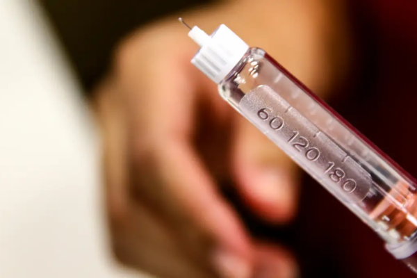 Qualquer pessoa que precise do medicamento e que esteja com dificuldade de conseguir, pode solicitar na unidade básica de saúde (UBS) mais perto da sua casa/Crédito: Agência Brasil Qualquer pessoa que precise do medicamento e que esteja com dificuldade de conseguir, pode solicitar na unidade básica de saúde (UBS) mais perto da sua casa/Crédito: Agência Brasil