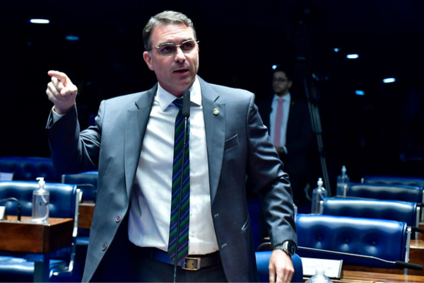O documento foi entregue à Procuradoria-Geral da República (PGR)/Crédito: Agência Senado O documento foi entregue à Procuradoria-Geral da República (PGR)/Crédito: Agência Senado
