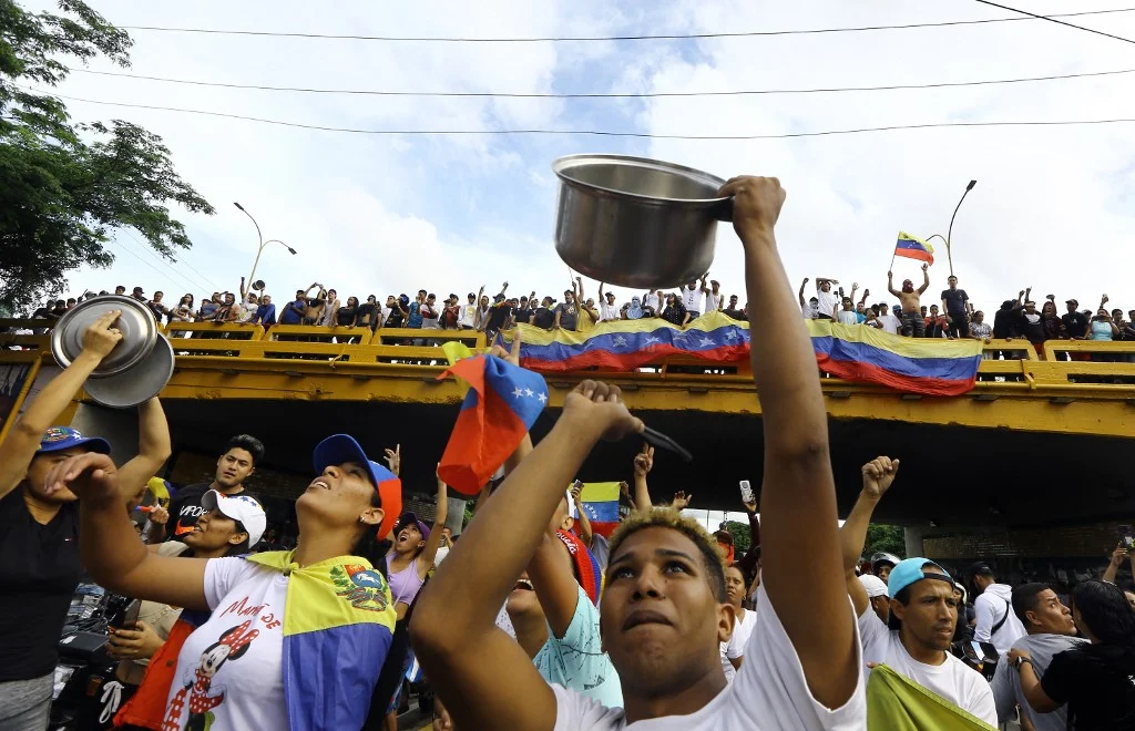 Protestos contra Maduro na Venezuela/foto: Juan Carlos HERNANDEZ / AFP Protestos contra Maduro na Venezuela/foto: Juan Carlos HERNANDEZ / AFP