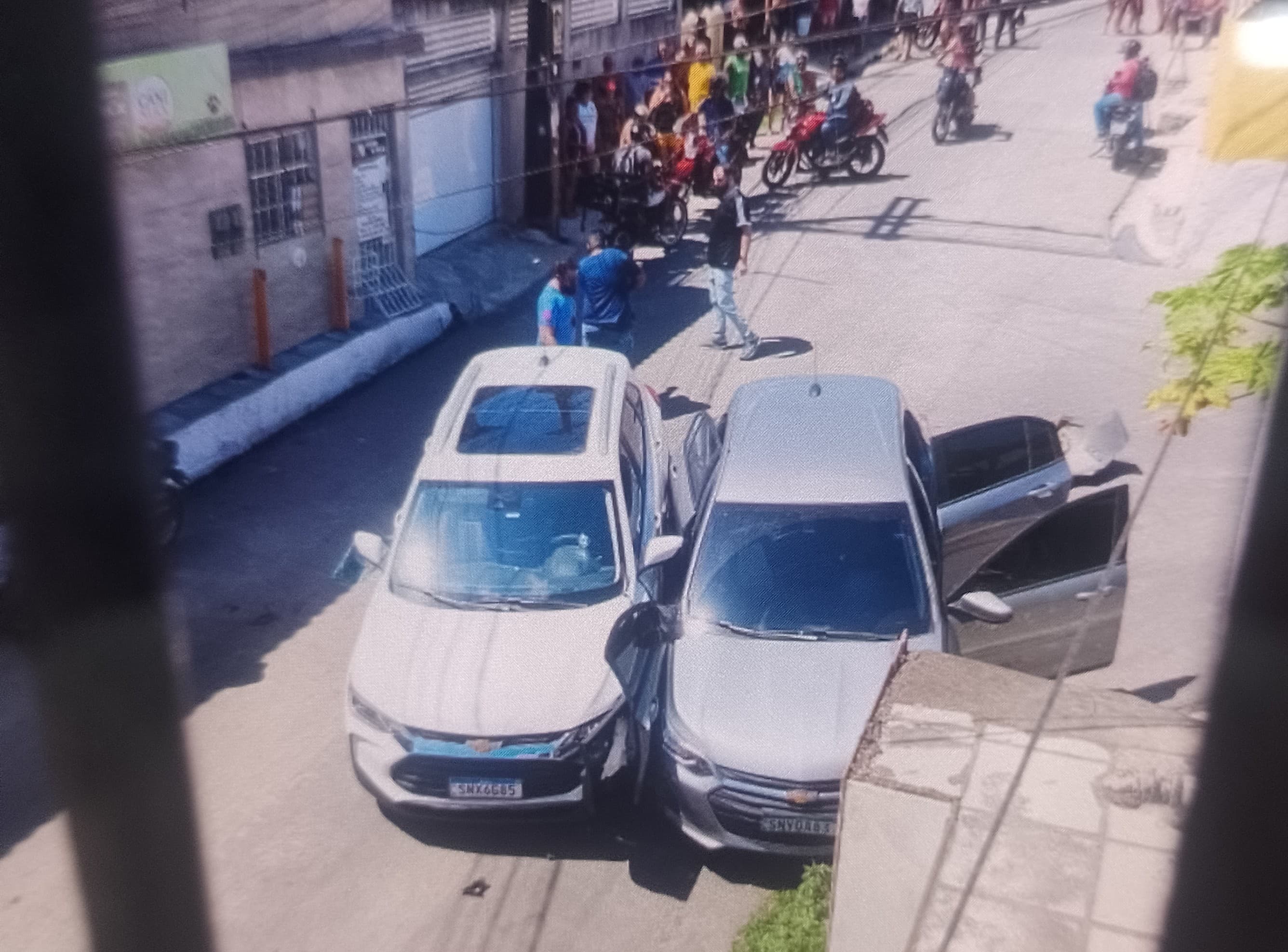 O carro teria sido roubado no bairro de Boa Viagem, Zona Sul da capital/Foto: Reprodução/Telegram